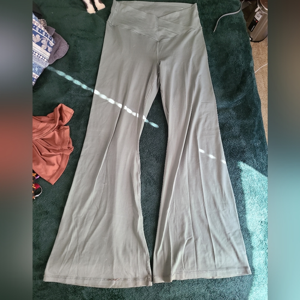 COPY - Flared crossover legging